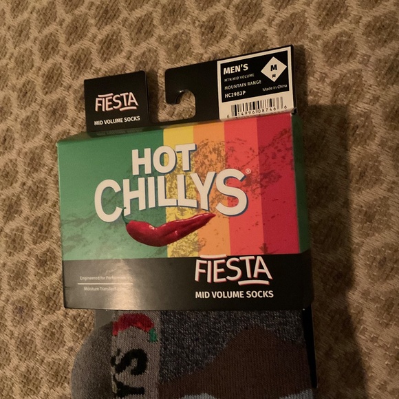 Hot chillys men’s ski socks mountain range size medium nwt - Picture 2 of 3